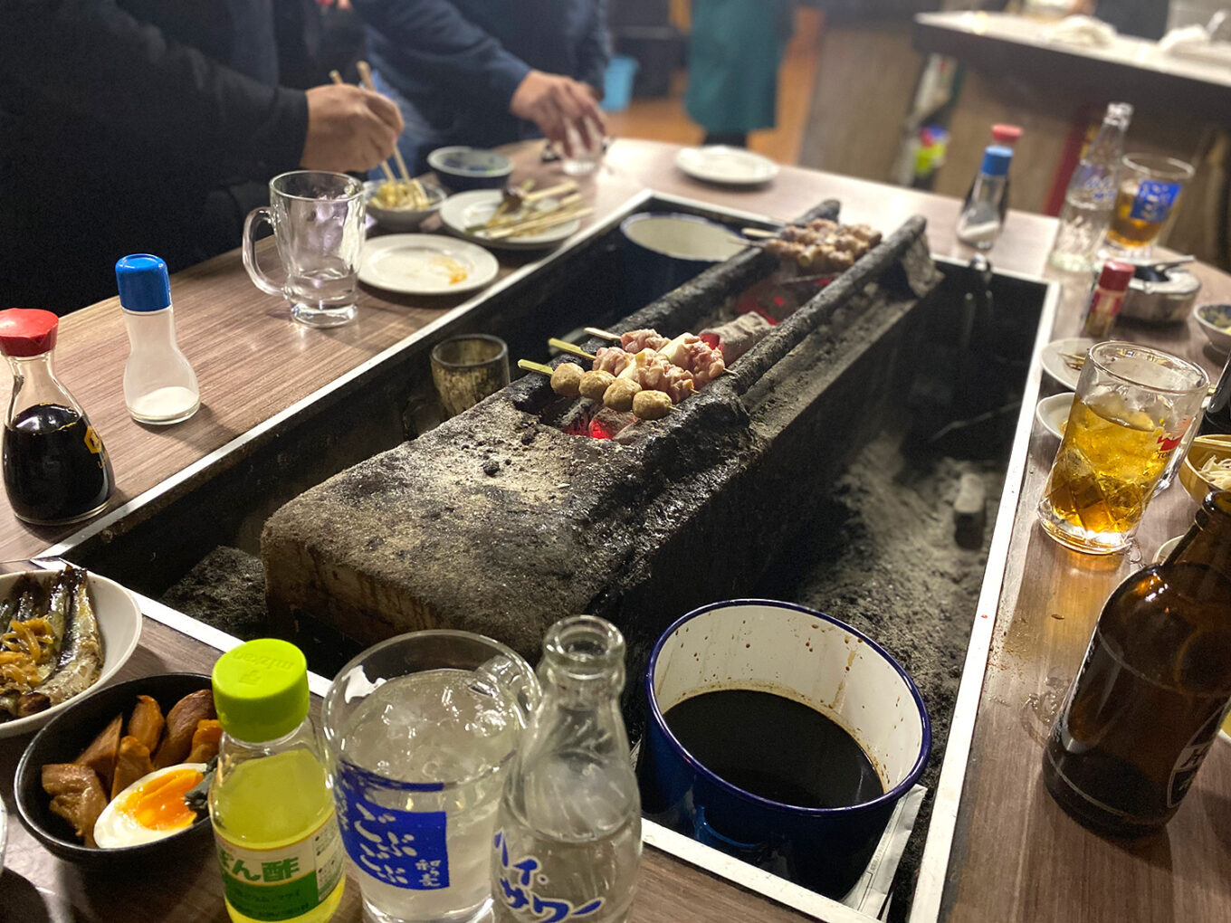 茅場町 大人の駄菓子屋 「ニューカヤバ 」100円販売機にセルフ焼鳥が楽しい！野毛べろ・サイト