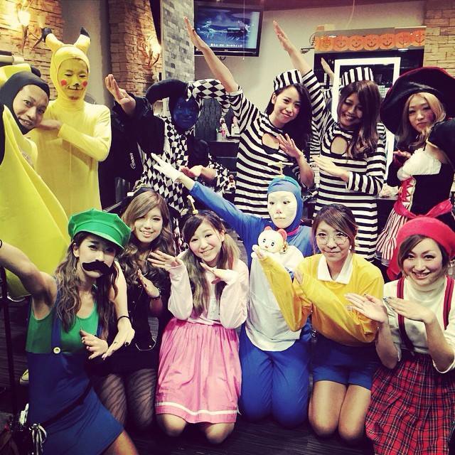 少し伸びてきた髪を、いつもお世話になってるアンククロス池袋北口店さんでメンテナンス❤️ @ankhcrosstanaka いつものカラーにドレストリートメント。 うるつやになって、 ふんわりセットにしてもらった！ 伸びてきた髪をたまにはこうやってうまく巻きたいものです