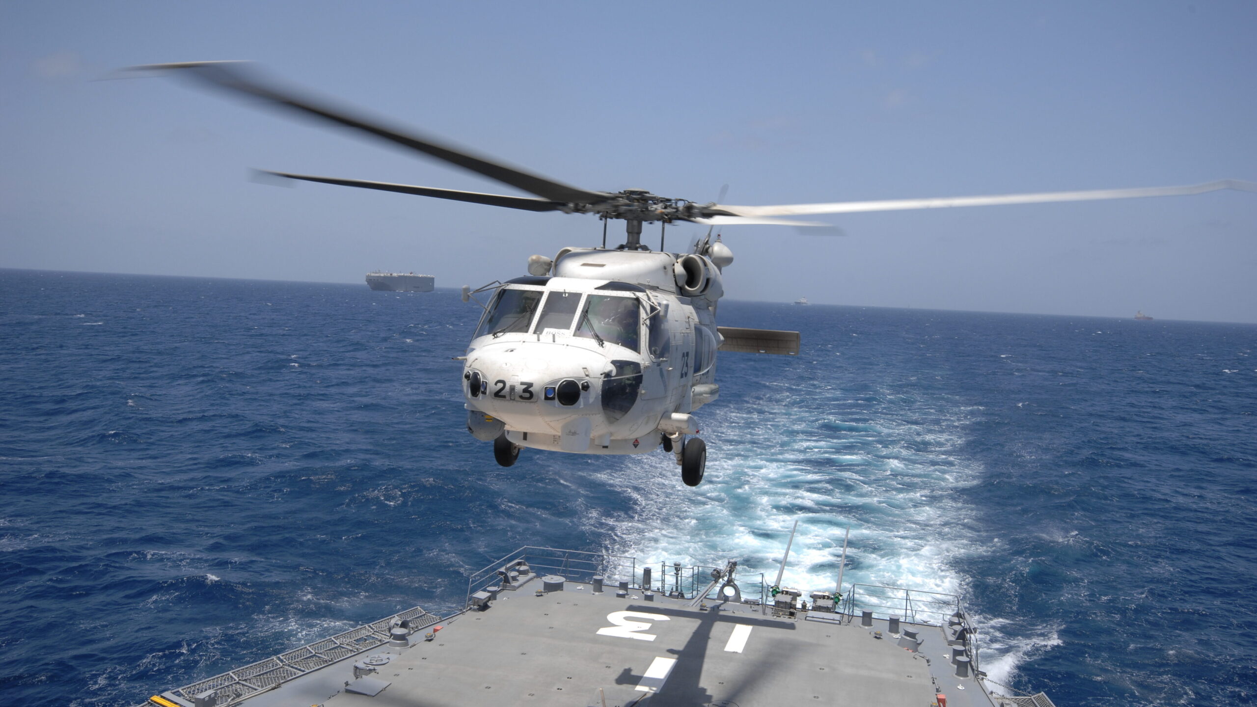 海上自衛隊 給料はいくら？驚きの年収とは。ZIIMO じーも