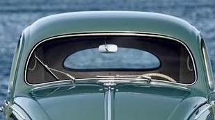 なぜ車の「色付フロントガラス」無くなった？ お洒落の象徴「トップシェード」激減の理由くるまのニュース