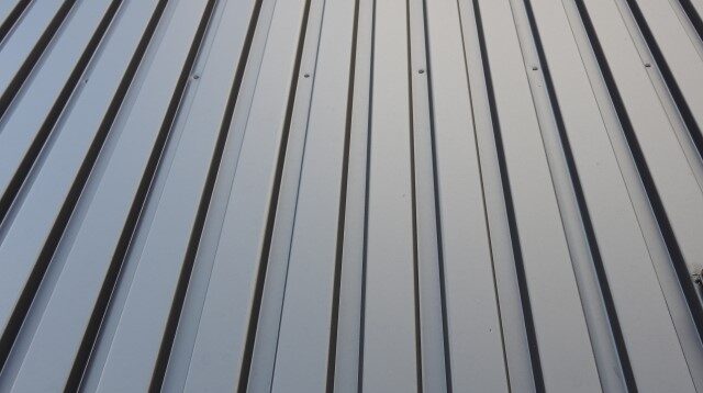 屋根材 ガルバリウム鋼板のリフォーム費用・耐用年数を解説 - 屋根コネクト