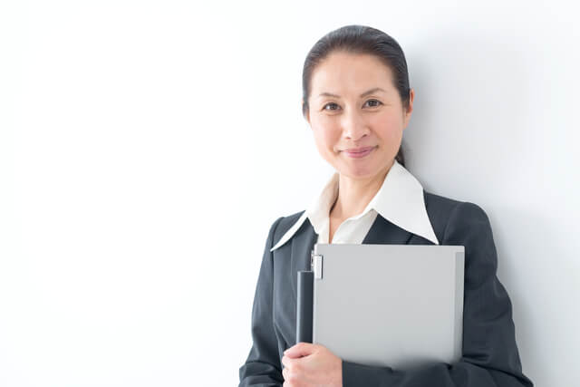 厚生年金とは？ 国民年金との違いや受給資格、加入期間、いつまで払うのか解説なるほど！ジョブメドレ