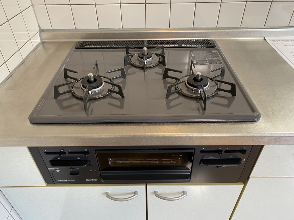 賃貸アパートのコンロに、何年もかけてこびり付いた汚れがあるんだよね。もう何やっても落ちないかな？ : r arkisuomi