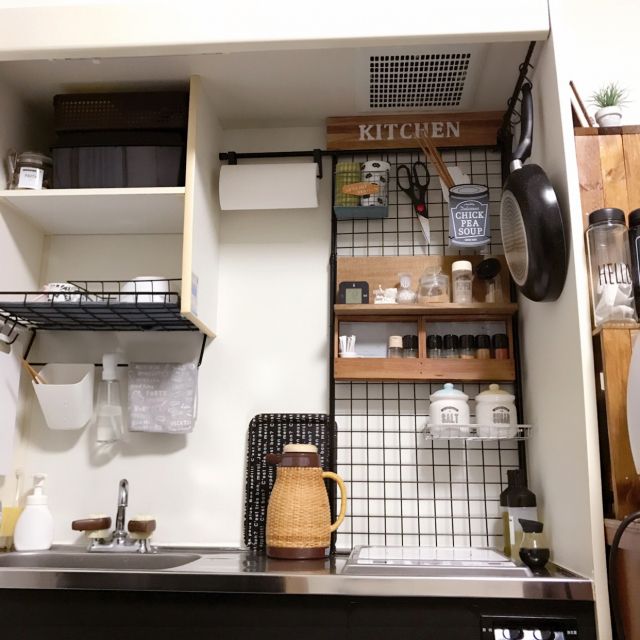 こんな場所や使い方もできた！100均の“突っ張り棒”でもっと収納力アップ - 片づけ収納ドットコム