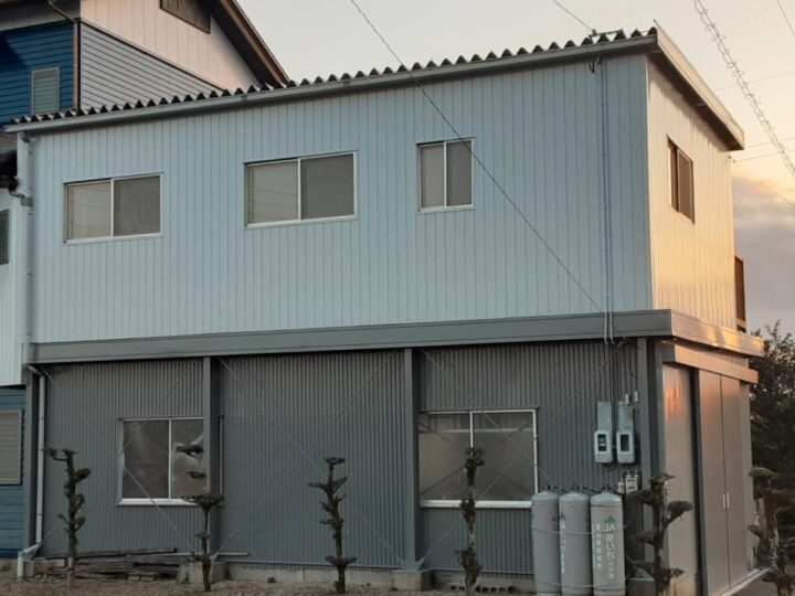 ガレージの錆びたトタン屋根外壁リフォーム 新城市S様