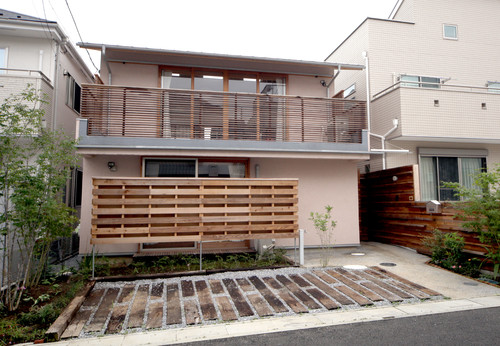 枕木で駐車場を外構工事するメリット・デメリット