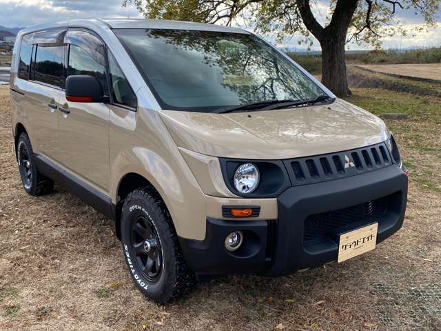 MITSUBISHIデリカ取り付けに丸目キット取り付けクラウドエイト