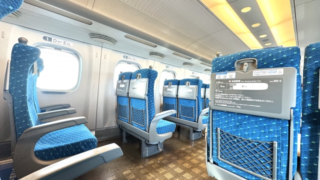 新幹線のリクライニング、のぞみ・こだま・ひかりでのやり方：ボタンがない場合は？ - Simple hint