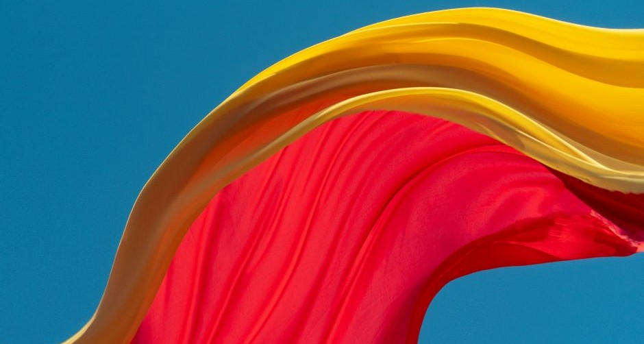 レーヨンとポリエステルはどんな素材？特徴と自宅で洗う時のポイントタカハマライフアート