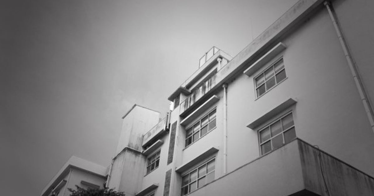 OL が男性の胸ぐらつかむ誰かへの写真素材・画像素材 Image 47143101