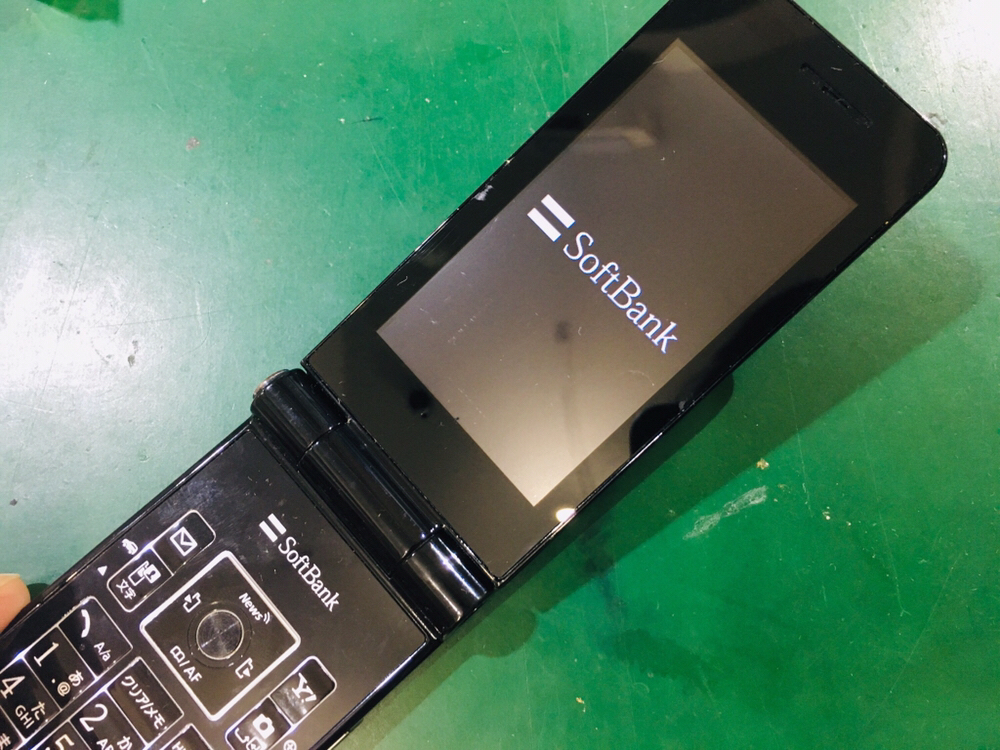 妻のスマホが故障し、古いガラケーには充電できない。 : かくかぞくにっき