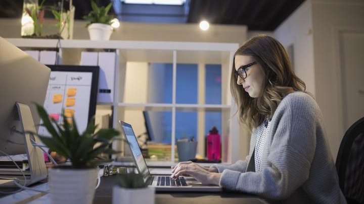 メールで長期休暇・休業を上手にお知らせ！署名の裏ワザを紹介ビジネス文書All About