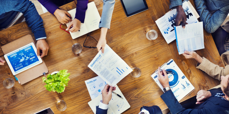 慌ただしい」の意味や「慌しい」「忙しい」との違いを解説