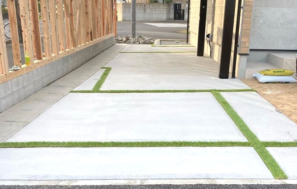 コンクリート目地で変わる！駐車場デザインでおしゃれ外構を実現 追加費用ゼロ 庭ファン