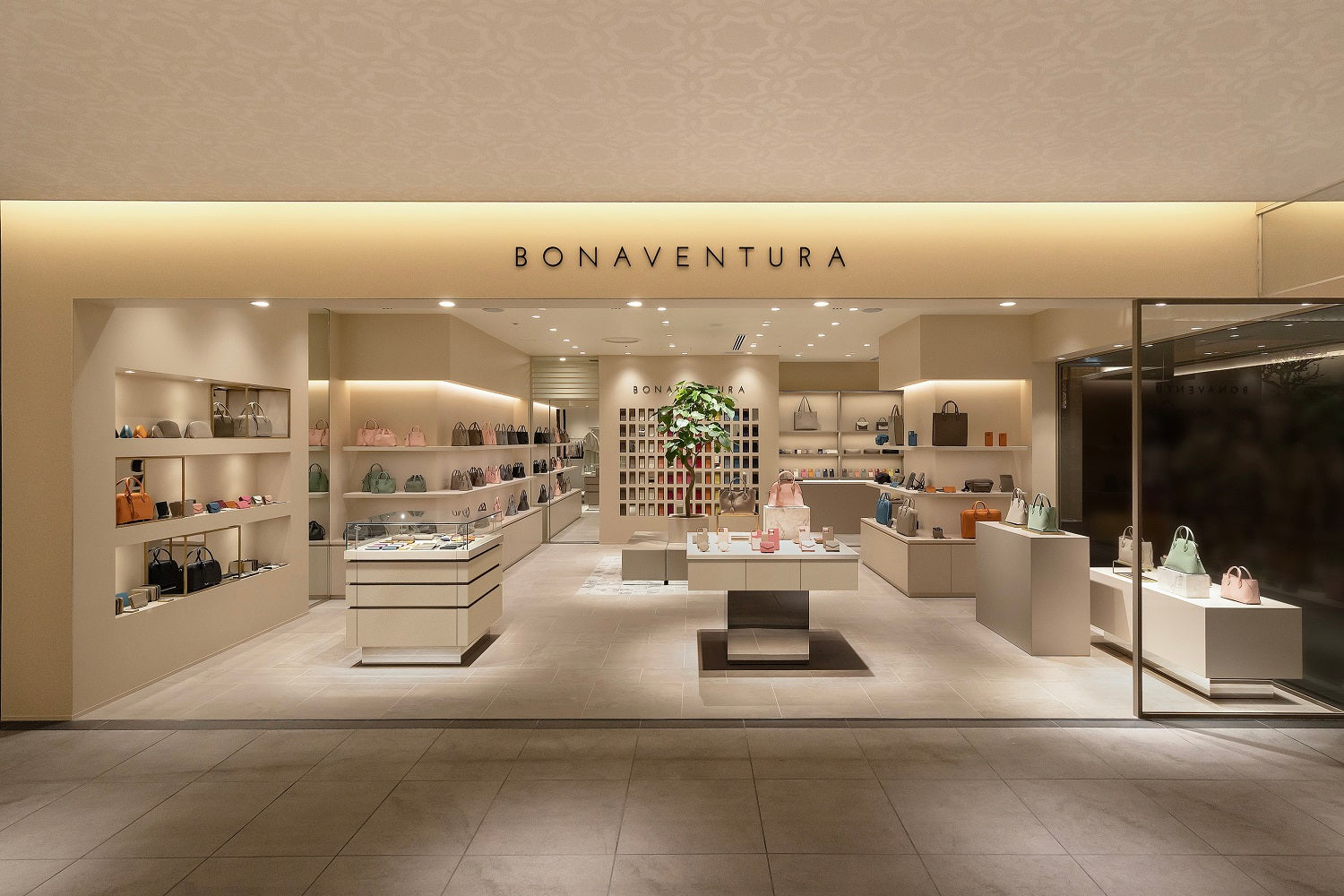 ボナベンチュラ BONAVENTURA ジェイアール名古屋タカシマヤ ポップアップ アイコンバッグやメンズバッグを拡大展開Brand JOY