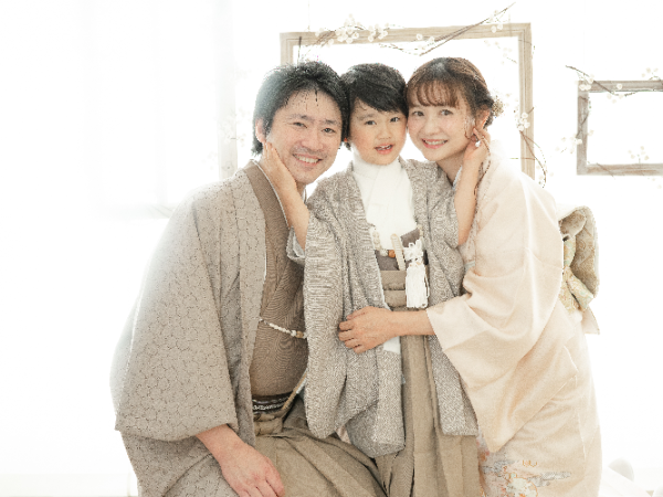 フォトスタジオ・振袖店求人情報addict美容室＆フォトスタジオ＆振袖レンタルの融合サロン