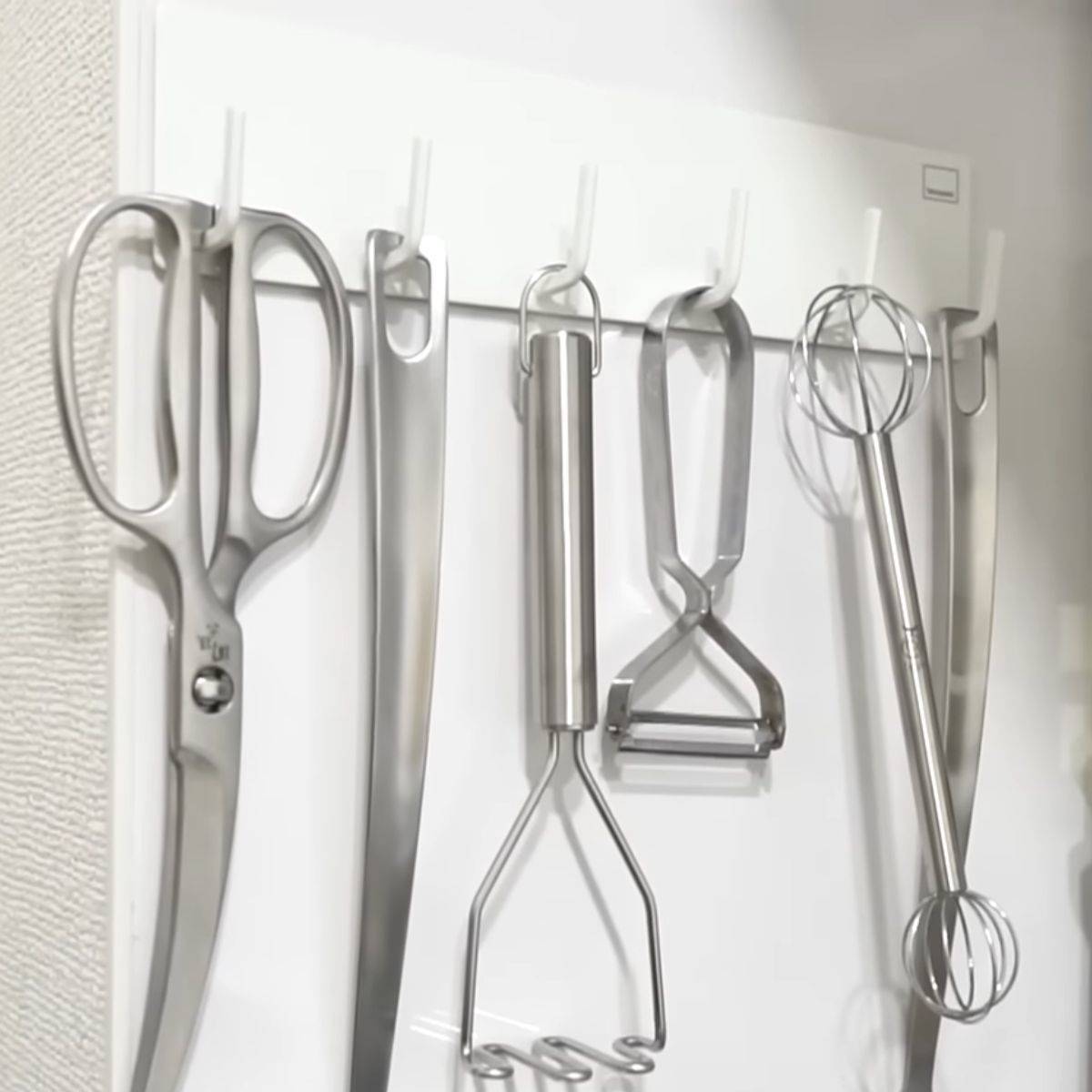 ダイソー 今買うべき“マグネット収納”＆活用アイデア集♪あのブランドに激似なのに100円！？4yuuu