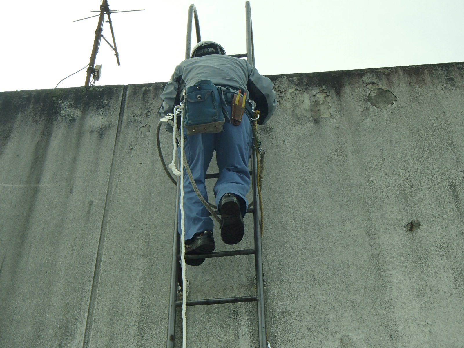 安全・簡単操作の収納式メンテナンス安全タラップ「MT-21」-90ハッチ 30ハッチ 手すり一体型開口部蓋 マシンハッチ オイルスネアーウルトラパッチなど環境・安心・安全・防災商品の開発・販売阿南電機株式会社