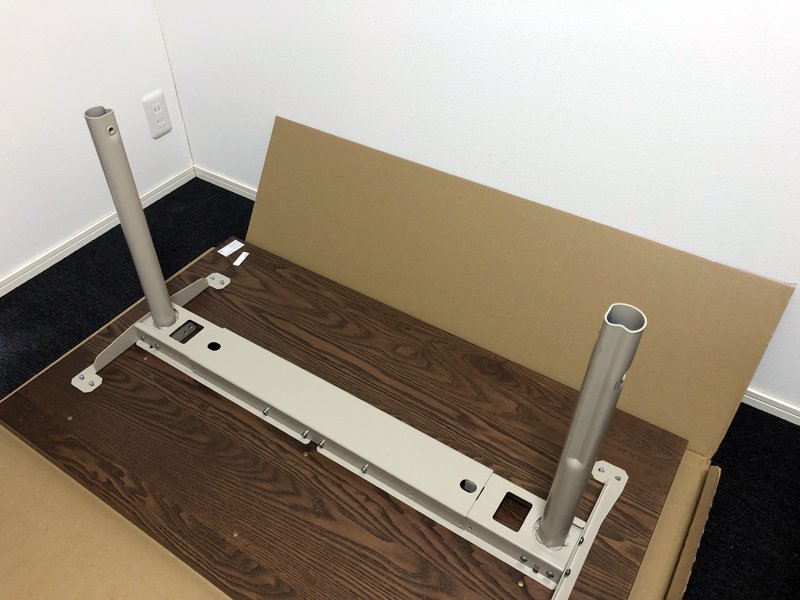 イドーセン 学習机からイケアの揺れにくい、高さ調節できるPCデスクに買い替え