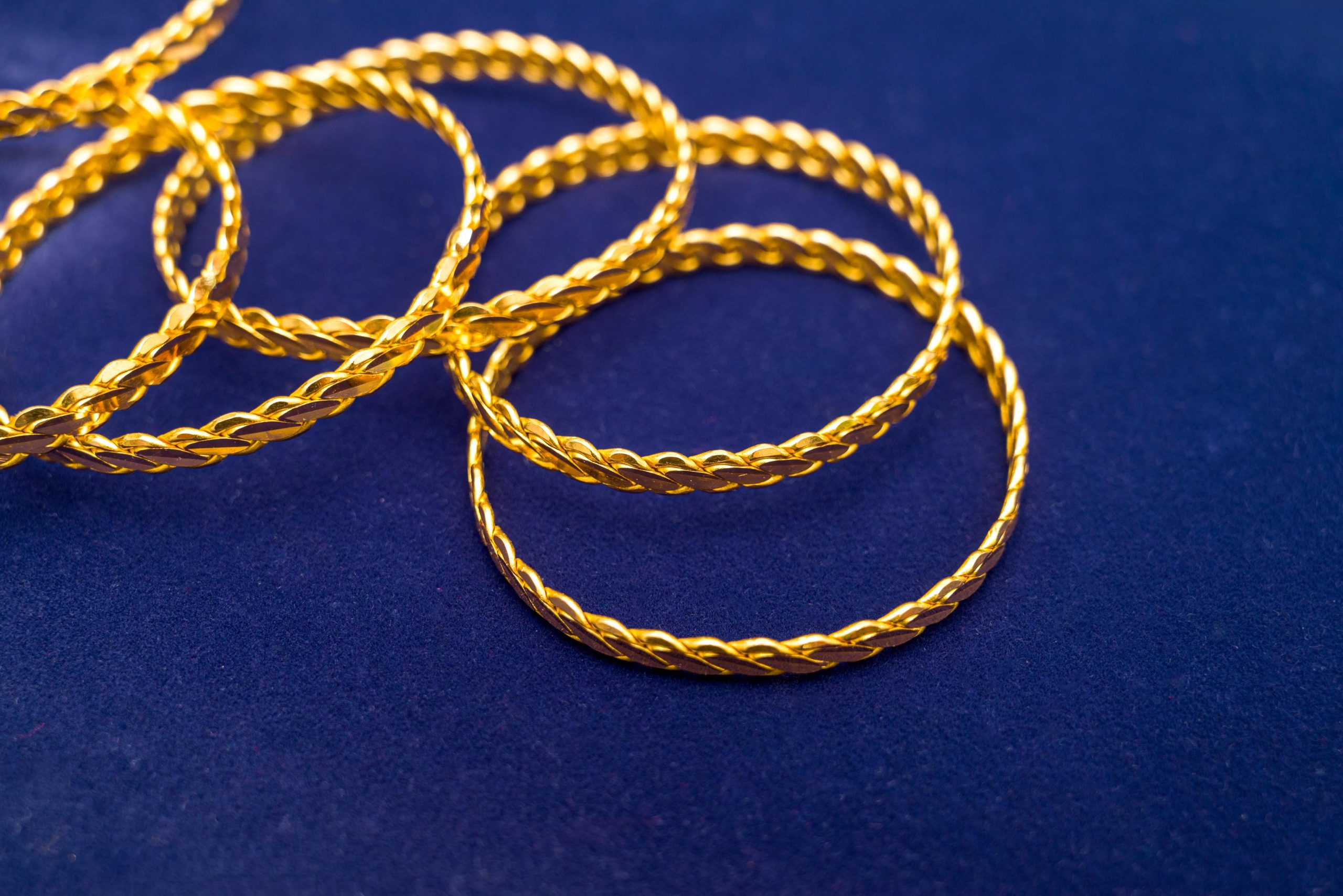 金張りジュエリーと金メッキジュエリーのあらゆる違い