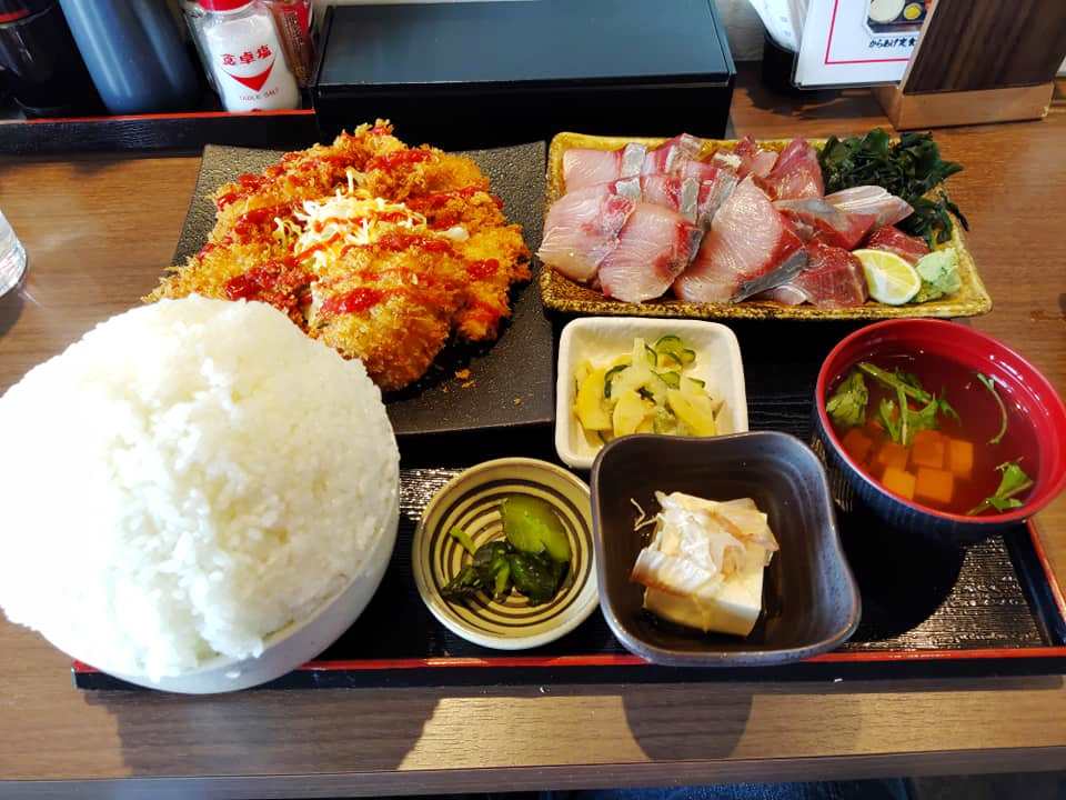 ひなどーる」（オモウマい店）のマンガ盛りごはん定食が笑える！徳島名物店 のアクセスや口コミは？ | 居酒ジャーナル