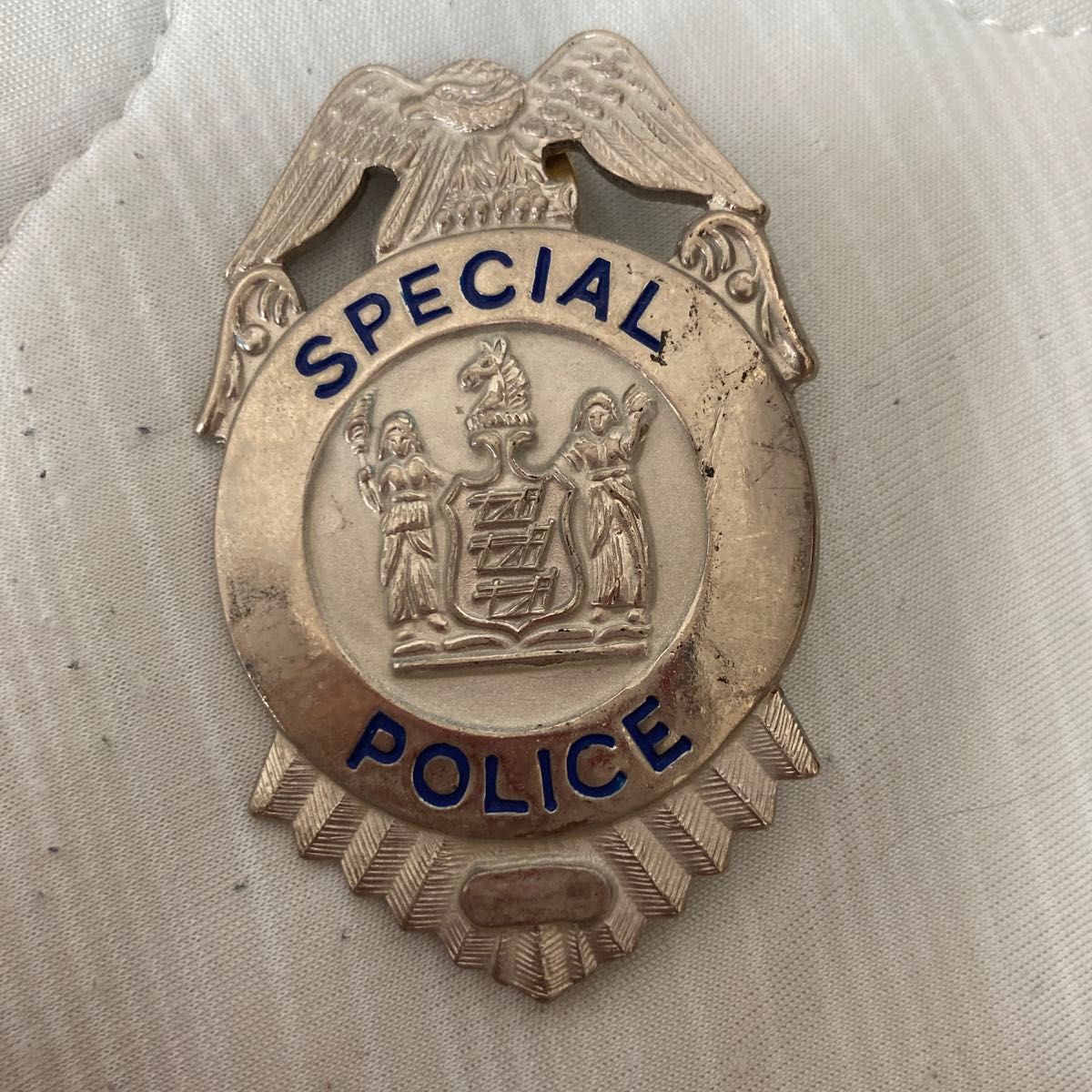 Amazon.co.jp: ポリスバッジ USSS アメリカ合衆国シークレットサービス◇レプリカ 警察グッズ アメリカンポリス POLICE USA州警察 保安官 捜査官 執行官 取締官 ボディガード コップ 刑事 マーシャル シェリフ パトロール : おもちゃ