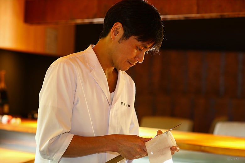 Amazon.co.jp: 東京恵比寿「賛否両論」笠原将弘氏監修 賛否両論セレクションワイン クネ 赤白セット : 食品・飲料・お酒