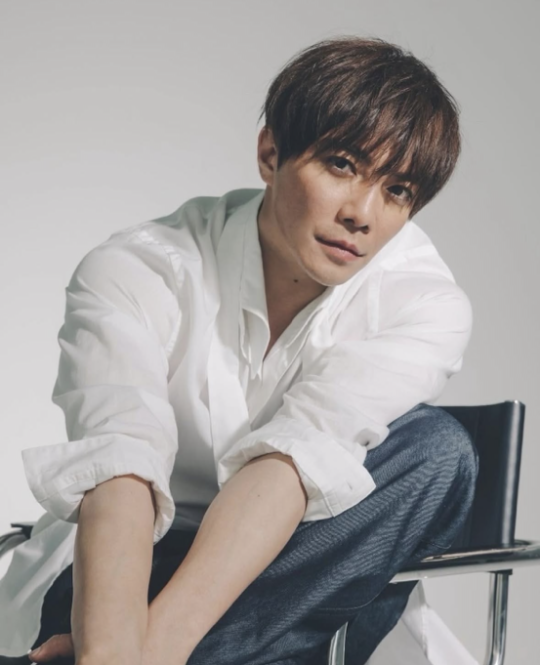 成宮寛貴さん 42歳 「これからまた俳優を生きていきたい」復帰ドラマの現場で感じた想い – STORYストーリィオフィシャルサイト