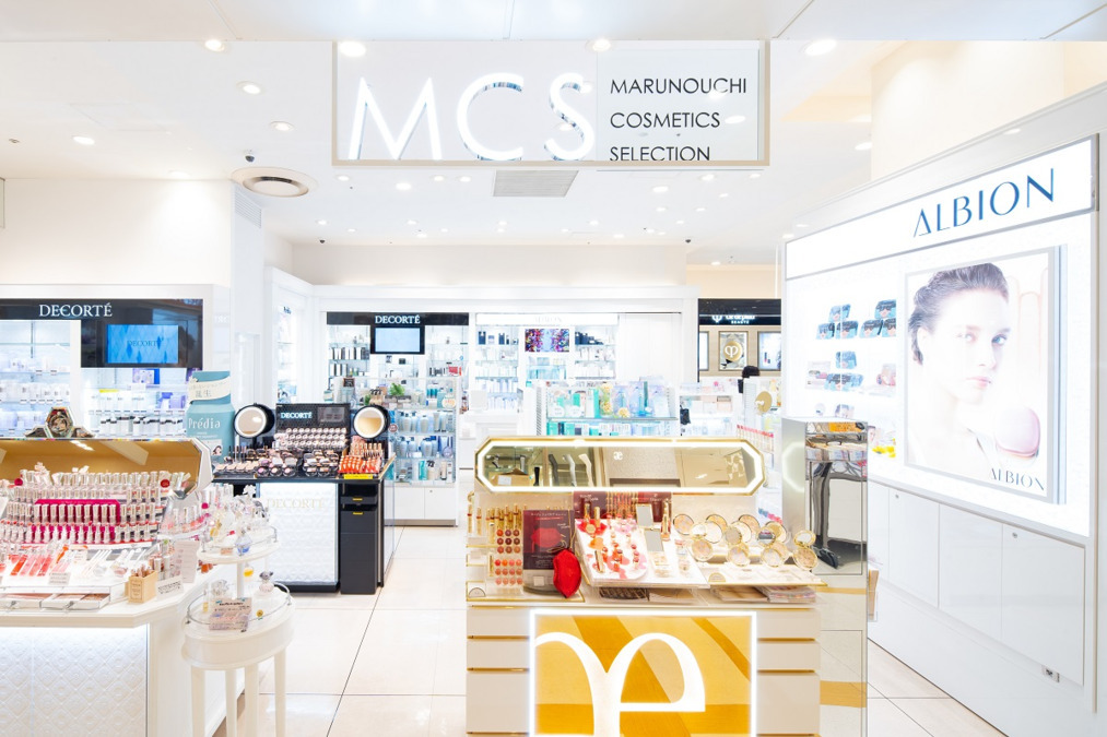 東梅田店カラーフィールドコスメ雑貨