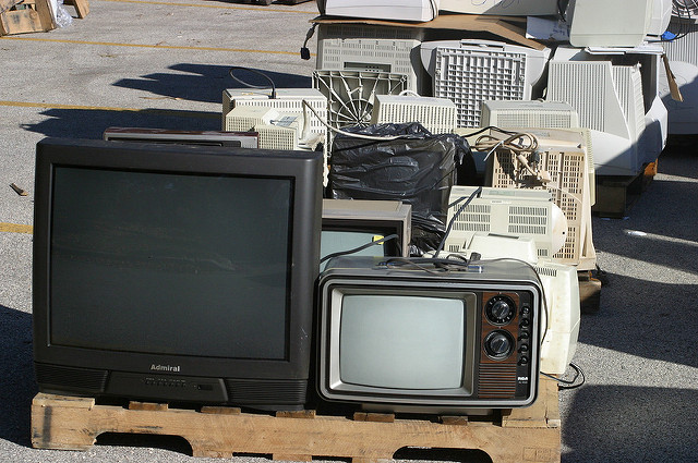 モニターが壊れた？ PCモニター・ディスプレイの修理方法ゲーミングモニターの対応法や費用相場も解説 - Best One ベストワン