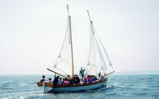 2022 11 10 木 13:30、舞鶴東港に響き渡るカッター漕艇の掛け声！烏島を越えてyet another 舞鶴電脳工作室