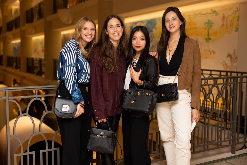 中古続・「美人でお金持ちの彼女が欲しい」と言ったら、ワケあり女子がやってきた件。 マイクロマガジン社 小宮地千々の通販 by もったいない本舗ラクマ店ラクマ