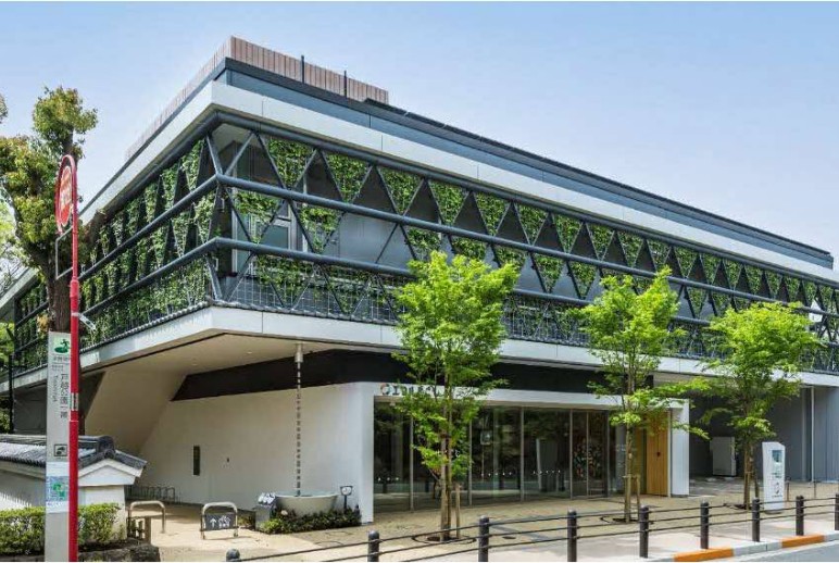 立地を考慮したプライベートガーデンがある家。島根県の住宅建築の実例：アイフルホーム益田店益田展示場注文住宅のFCハウスメーカー アイフルホーム