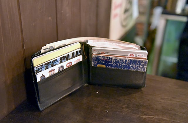 新型iPhoneケースは財布代わりにも。クレカは何枚まで入るかbizSPA