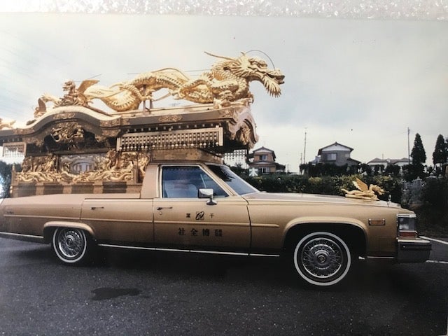 絶滅寸前の「宮型霊柩車」がいま、海外で見直されている！？ - RKB毎日放送