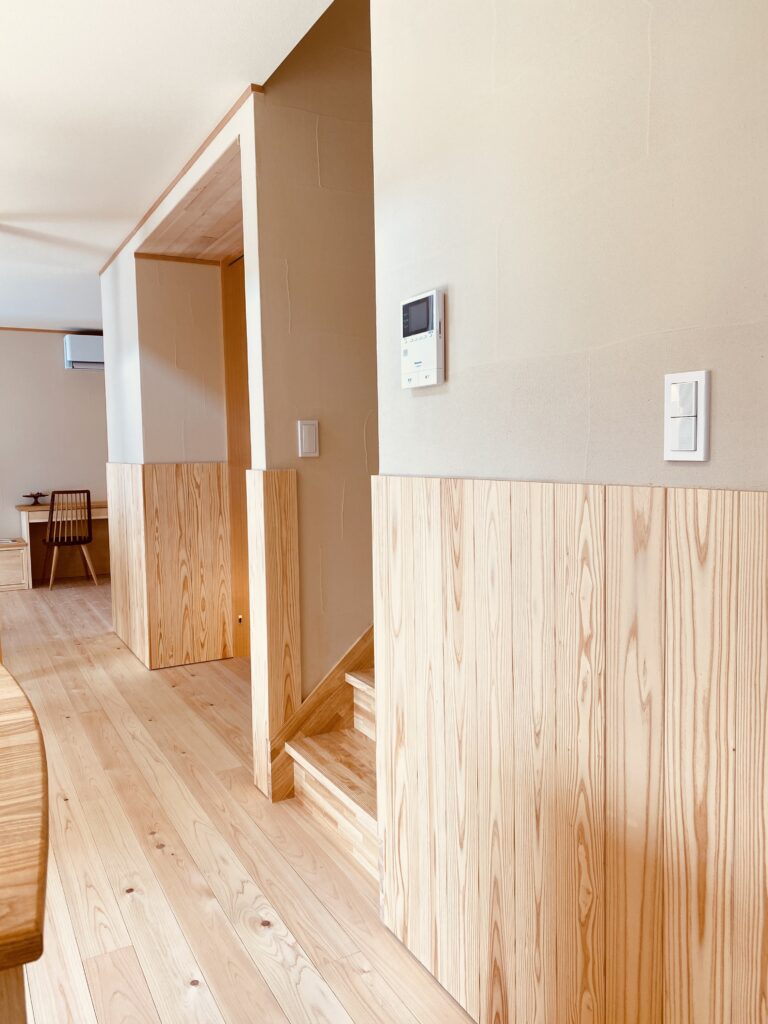 目透かし天井の施工例 杉・板目・ラミネート・深川杢