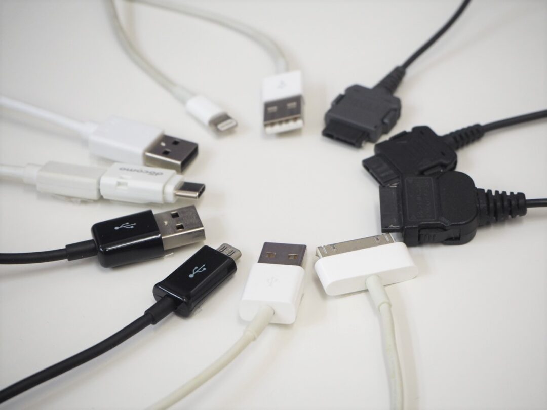 楽天市場 ガラケー 充電ケーブル FOMASoftBank 3G 対応USB 充電器 アダプタ FOMAケーブルfoma acアダプタ02に対応機種で動作可能 : アイコンSHOP 楽天市場店