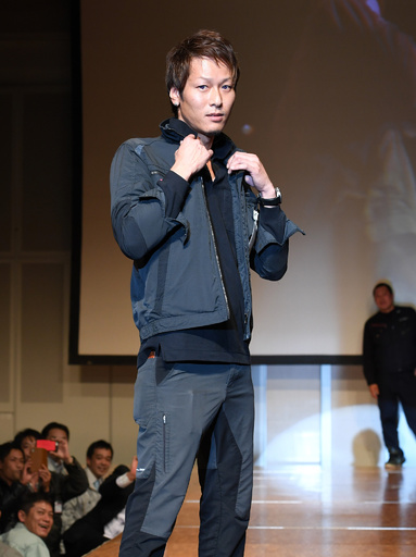 ロゴマーク変更に伴い、作業着一新！建物の電気工事、電気設備工事の設計及び施工・管理の光徳電興