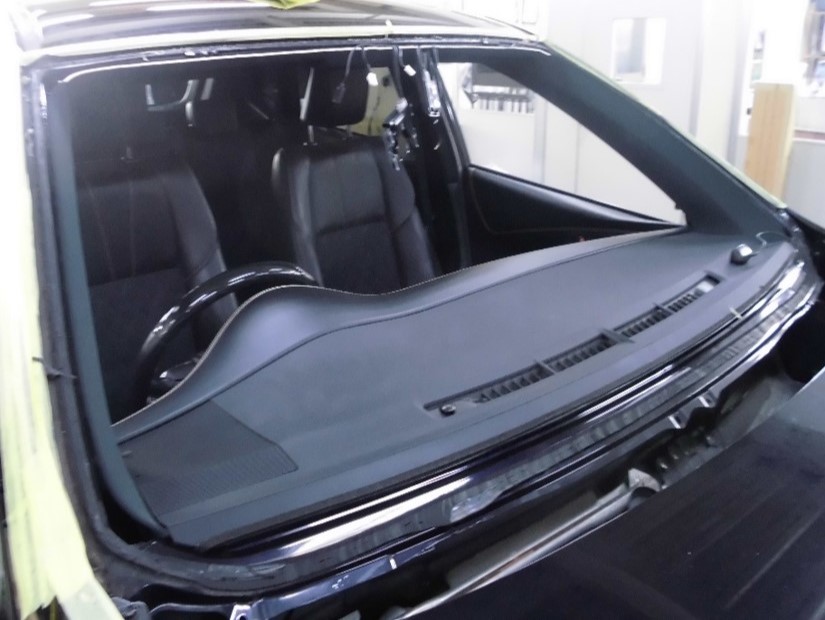 デフロスターとは？フロントガラスが曇る理由とその対処法ON THE ROAD