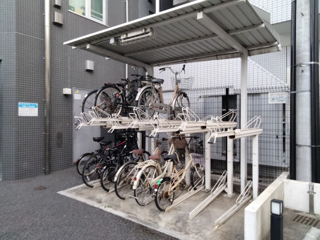 公園の駐輪場に並んだ子供乗せ電動自転車の写真素材76720836- PIXTA