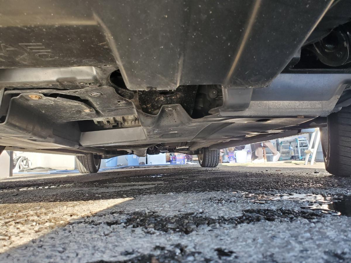 自動車の下回りの写真素材FYI00390548ストックフォトの Qlean Market キュリンマーケット