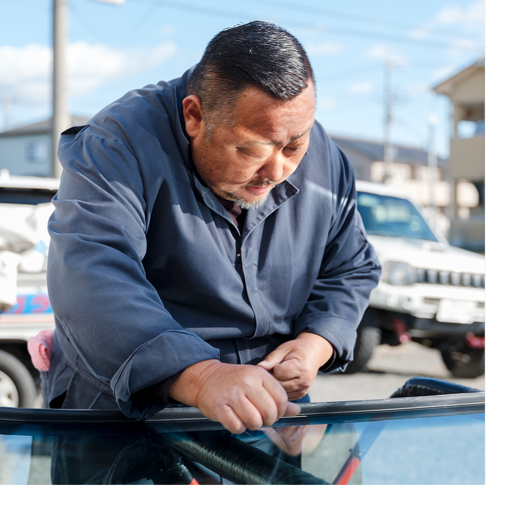 2025年最新フロントガラスの飛び石！費用と保険をプロが解説 - HUBRIDE ハブライド 公式サイト