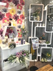 店舗のディスプレイを成功させるポイントとコツ効果的な陳列方法とは » 横浜ディスプレイミュージアムアーティフィシャルフラワー・造花の販売・卸販売