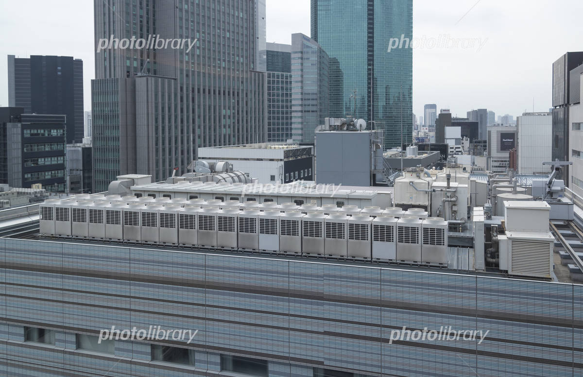 スカイダクトTRシリーズで、ビルの屋上配管を整理して収納！保守性、施工性が向上 – 空調施工の現場