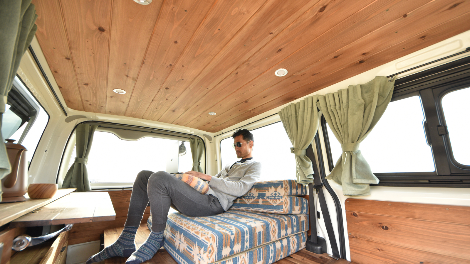 427410人乗り3ナンバー 内装架装車 ベッドキットⅤ ハイエース ワゴンGL 2WD 2,700CC ガソリン車 10人乗り 18,553㎞200系ハイエース・NV350キャラバン・デリカD5専門店カスタム・買取・カスタムパーツなら大阪、横浜、東京、名古屋のCRS