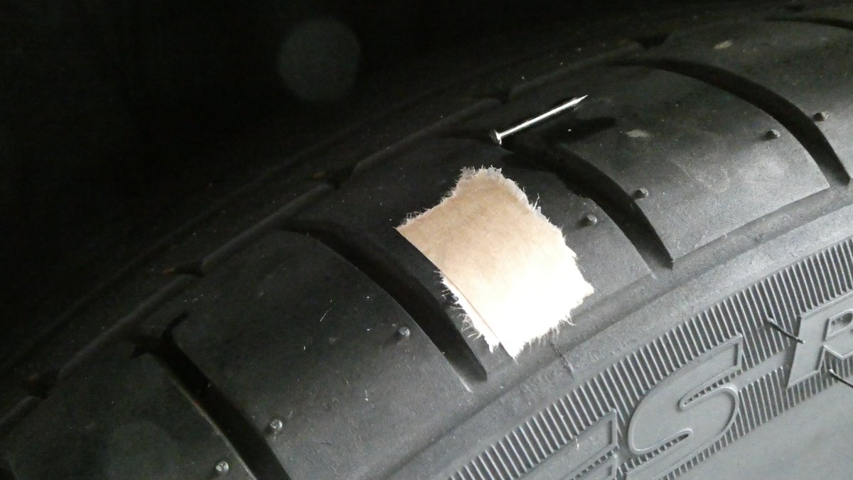 タイヤに釘刺さり トヨタ ヴィッツ・KSP NSP NCP130系 by スミクロ - みんカラ