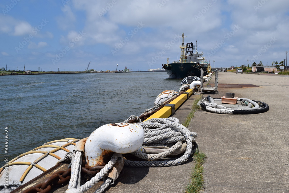港湾関連資器材 車止め・係船柱・コーナー材太陽インダストリー株式会社