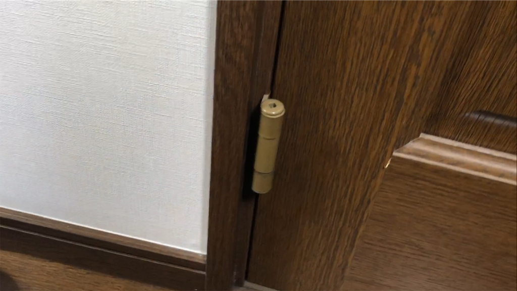 家具の扉ずれや隙間を解消するスライド丁番の調整方法 大事に使うためにSENSO de VITA マルキン家具