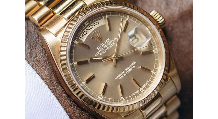 アイスブルーの文字盤が目を引く「ロレックス」の新作時計Web eclat50代女性のためのファッション、ビューティ、ライフスタイル最新情報